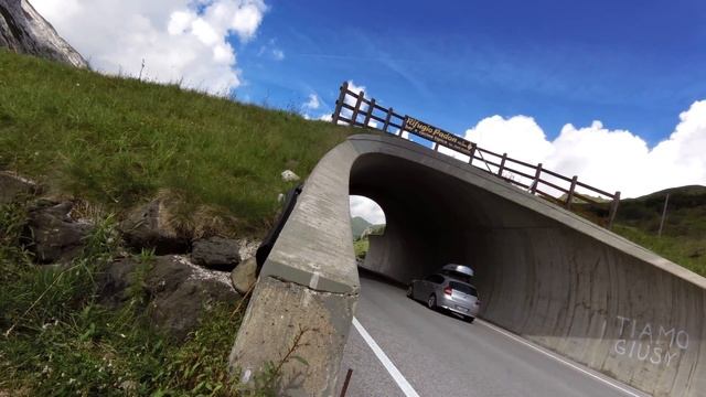 Passo di Fedaia van Sottoguda-palue naar Penia Honda Varadero XL 1000 (2016) смотреть онлайн