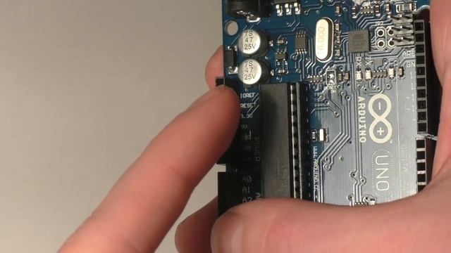 КАК УСТРОЕНА ПЛАТА ARDUINO UNO [Уроки Arduino #2]