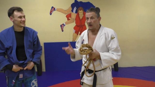 Как вырубить локтем и как это натренировать с резиной. смотреть онлайн