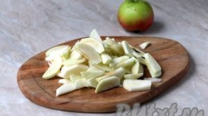 Шарлотка из батона с яблоками в духовке