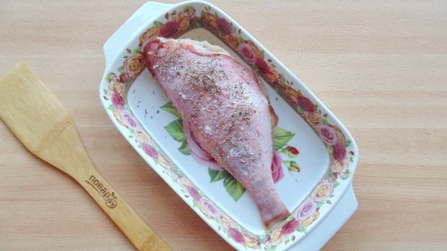 Морской окунь в сметане в духовке