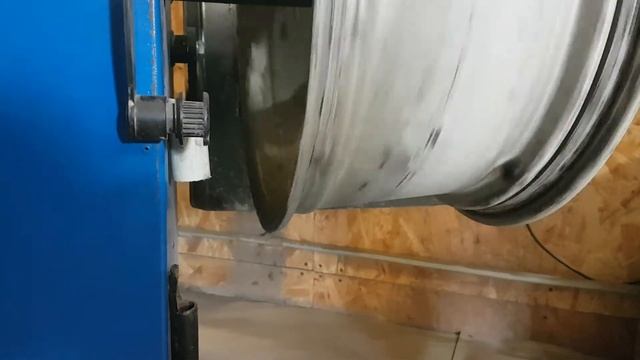 Литой диск Mercedes AMG R18 после ремонта. смотреть онлайн