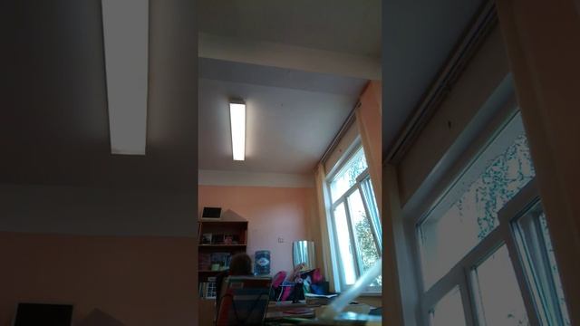 Урок музыки. Что делают однакласники на перемене? Скрытая камера! смотреть онлайн