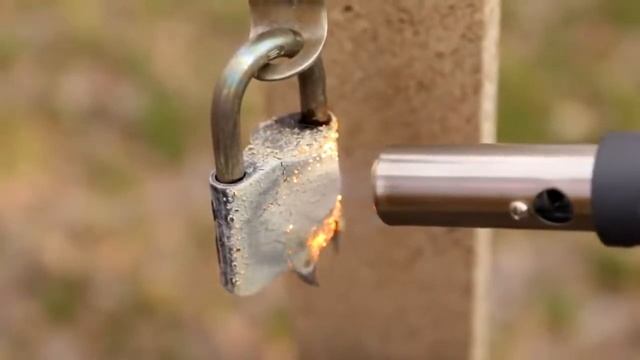 КАК ОТКРЫТЬ ЗАМОК БЕЗ КЛЮЧА? смотреть онлайн