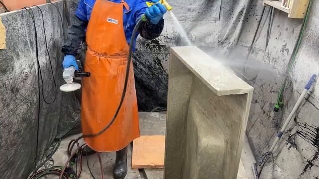 Раковина с полкой из бетона