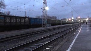 "4ЭС6" 2 2ЭС6 с грузовым поездом на станции Уфа