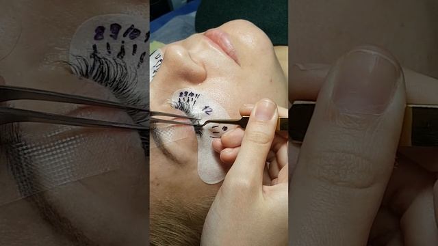 Постановка 2д пучка пинцетом Крючок. Наращивание ресниц. смотреть онлайн