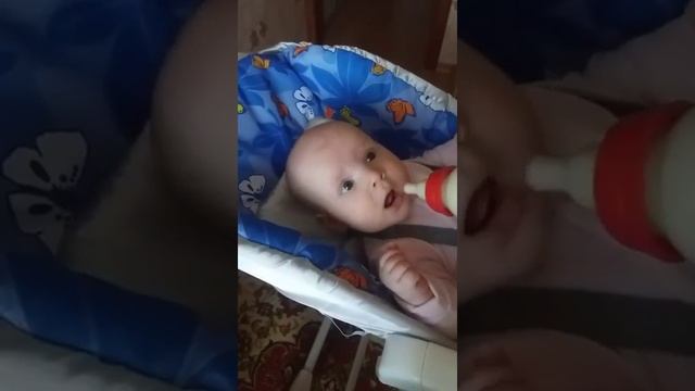 Малышка зажигает во время кормления смотреть онлайн