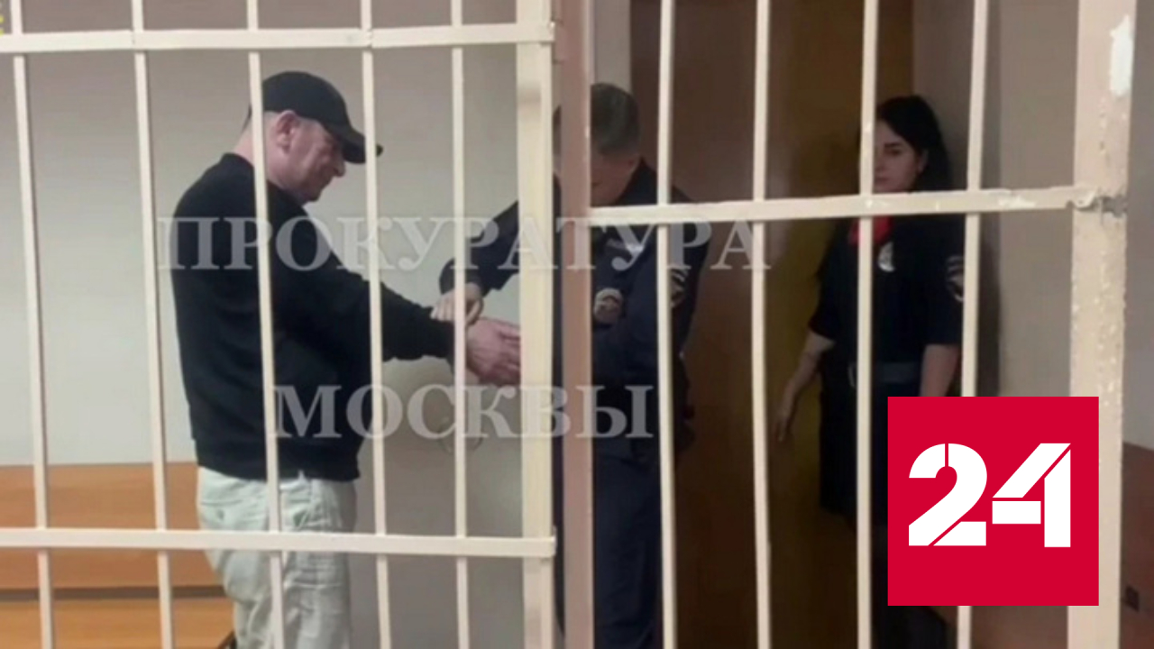 Москвич пырнул ножом незнакомца у автобусной остановки - Россия 24