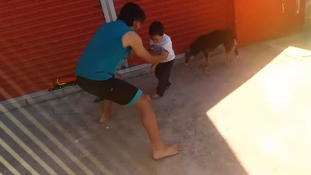 Zum zum zum capoeira mata um, brincando com o filho смотреть онлайн