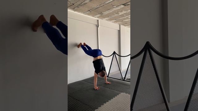 Handstand practice 4 | практика стойки на руках 4