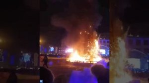 Горит главная ёлка в Южно-Сахалинске (версия2)