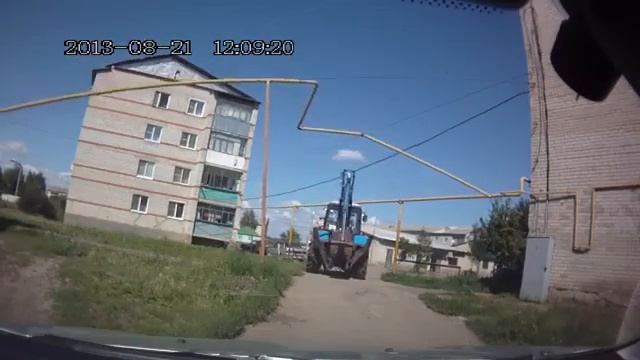 Трактор зацепил газовую трубу смотреть онлайн