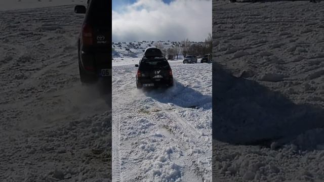 Toyota Rav4 Drifting On Snow смотреть онлайн