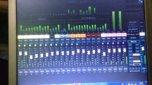 Behringer X-18