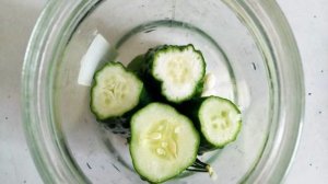 Малосольные огурцы холодным способом