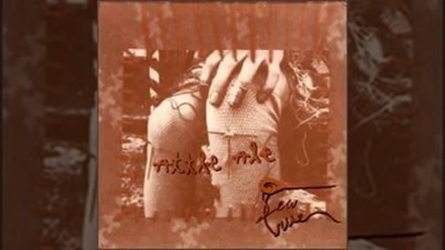 Tattle Tale Glass Vase Cello Case смотреть онлайн