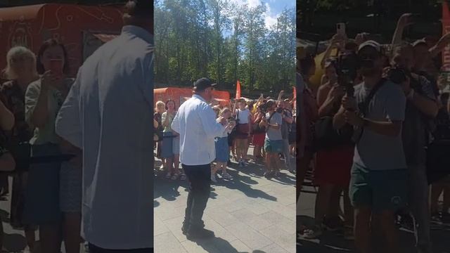 Фестиваль «Да, шеф!» в Нижнем Новгороде открылся костюмированным парадом