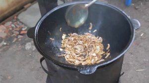 Бефстроганов в казане на костре