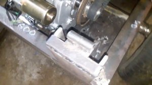 Минипогрузчик.  Установка двигателя, гидромотора, привода нш насосов, крепление генератора.