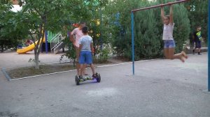 Зарисовка: Дети во дворе