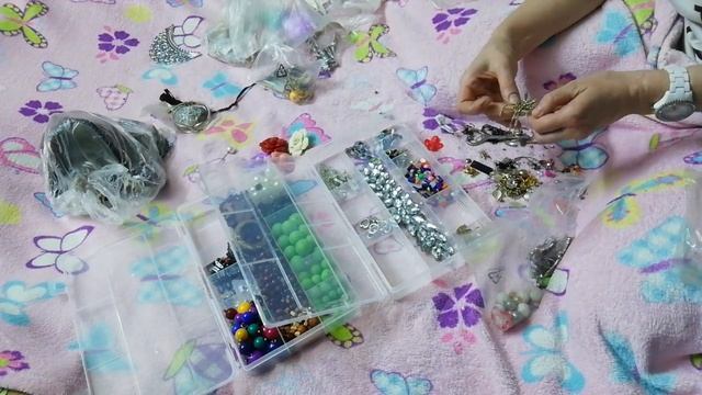 АСМР ?разбираю бусины??.mp4 смотреть онлайн