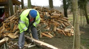 Изготовление бруса из бревна новым топором. Задание моим ученикам.