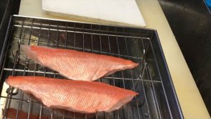 Обработка и Приготовление Сашими из Морского Окуня Японским Шеф - Поваром.