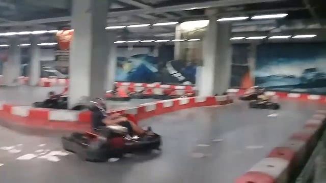 Гоняли на картинге, в Амбаре! смотреть онлайн