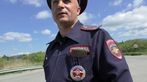 В милиции СЛУЖИЛ ,  в полиции работает