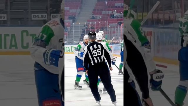 Гооол, ракета🚀 Глеб Кузьмин из своей зоны мчит и сравнивает 1:1 💚💚💚#khl #salavat #хоккей