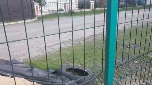 Забор из секций 3д сетки своими руками за один день.Простая установка легко и быстро.Часть2 смотреть онлайн