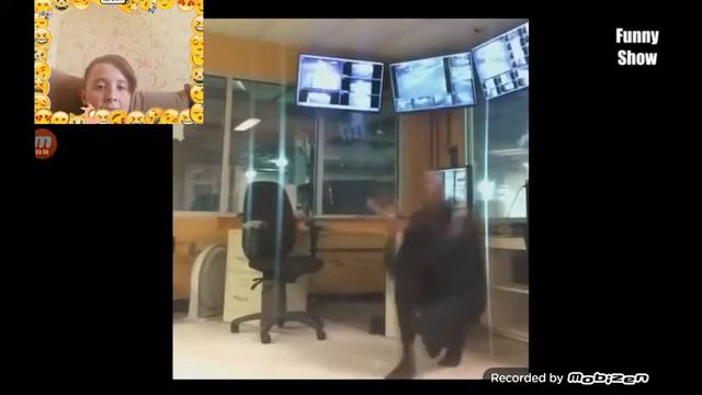 ПОПРОБУЙ НЕ ЗАСМЕЯТЬСЯ. ЧЕЛЛЕНДЖ. БЛЕВАНУЛ НА ФУТБОЛКУ смотреть онлайн