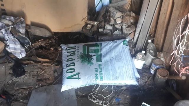 Дачный влог 8/ Как же много работы на участке((( Наконец начали покраску в доме смотреть онлайн