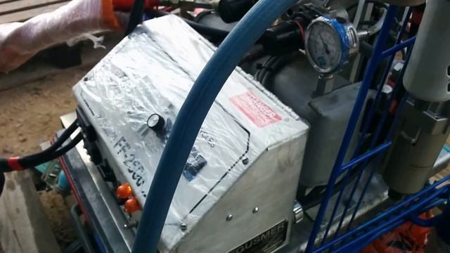 Установка для нанесения пенополиуретана и полимочевины Gusmer FF2500