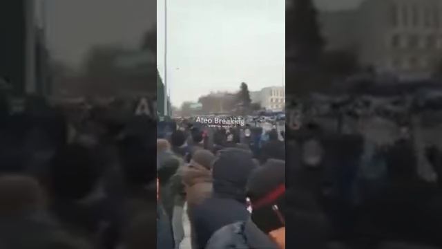 ⚡️Город Семей вышел на протесты к администрации. Ожидается штурм #алматы #нурсултан