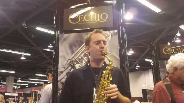 Cecilio SE Alto Sax at NAMM.MOV смотреть онлайн