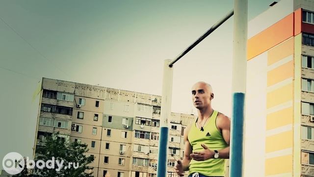Street workout. Горизонтальный вис на турнике