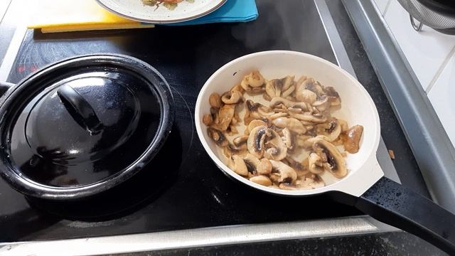 Жареная картошечка.  Румяная и очень вкусная. Без лука и сала. Мой любимый рецепт