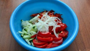 Овощной салат с французской горчицей и медом