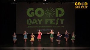 "Пойдёмте, девки!"