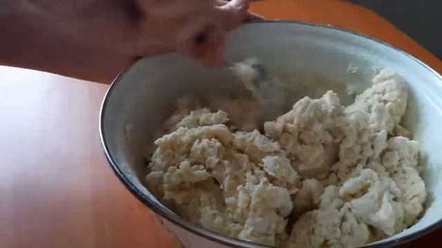 Тесто на кипятке без яиц. Вареники с начинкой из сырого картофеля с колбасой