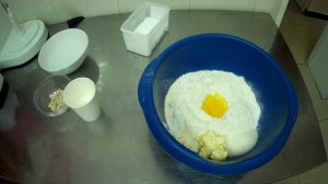 Как замесить сдобное дрожжевое тесто.