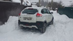 Lada x-ray cross в рыхлом снегу