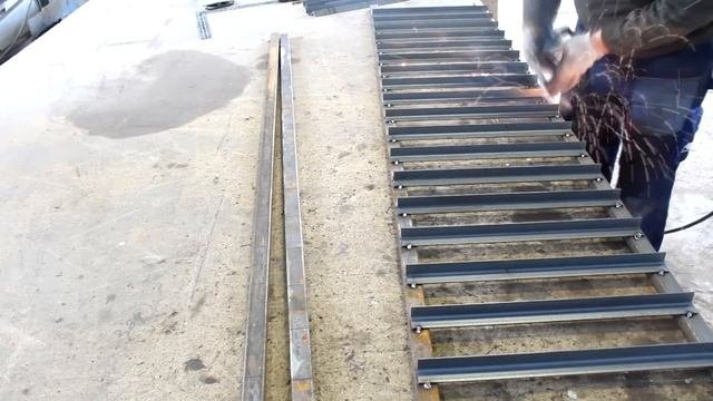 Стеллаж для інструментів