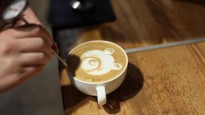 Как сделать рисунок на капучино.Секреты бариста.