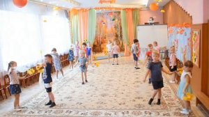 Танец с листочками "Осенний вальс"