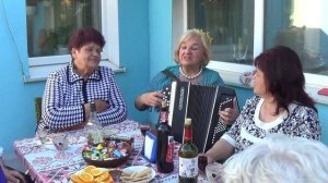 Пока живешь на белом свете , радуйся ! Песня трогает душу. Варя, Валя, Люда.