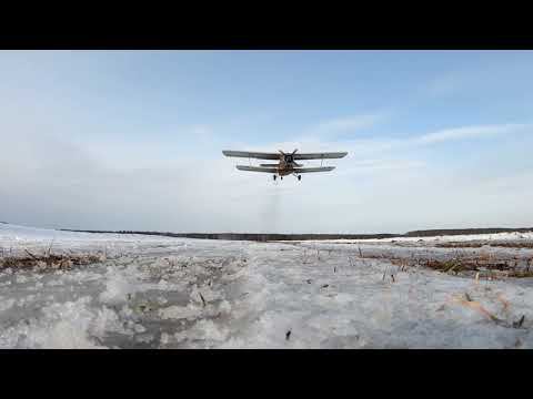 Красивый взлет самолета Ан-2 с необычного ракурса. смотреть онлайн