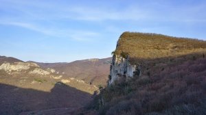 Гора Сююрю-Кая и пещеры